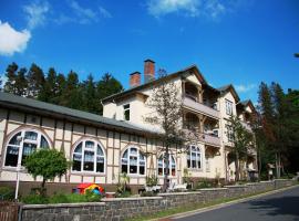 维拉卡桑德拉旅馆，位于阿尔特瑙Rose Ski Lift附近的酒店