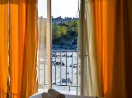 Four Seasons Riverside