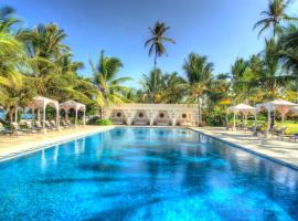 巴拉扎桑给巴尔Spa度假村，位于布韦朱的带泳池的酒店