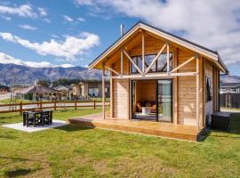 Lake Hawea Owl's Nest - Lake Hawea Holiday Home，位于哈威亚湖的酒店