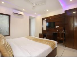 HOTEL SILVER PALM，位于齐拉克普尔昌迪加尔机场 - IXC附近的酒店
