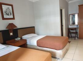 Yehezkiel Hotel Lembang Mitra RedDoorz，位于万隆马里巴亚瀑布附近的酒店