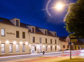 Wine & Wellness hotel Besední dům，位于瓦尔季采的酒店