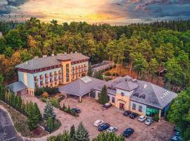 4 Pory Roku Resort Sauna & Spa，位于Bąkowo的酒店