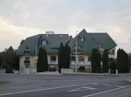 Hotel Holdfény，位于Kápolnásnyék的家庭/亲子酒店