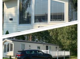 Holiday Home Breaks At Tattershall Lakes，位于林肯的酒店
