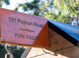 Pure Valley Estate，位于Lower Mangrove的带按摩浴缸的酒店
