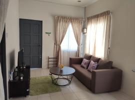 Homestay at Petrajaya,Kuching，位于古晋的度假屋