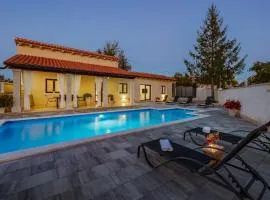 Villa Desapemani with heated pool