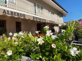 Hotel Riviera，位于Magnano in Riviera的酒店