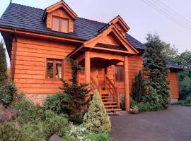 Dom Wilków，位于Leoncin的酒店