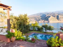 Villa sur le lac Bin el ouidane，位于Aït Irizane的别墅