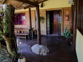 CABANAS PARA ALUGUEL de TEMPORADA EM BOMBINHAS perto da praia，位于邦比尼亚斯的酒店