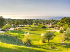 Korineum Golf & Beach Resort，位于凯里尼亚的酒店