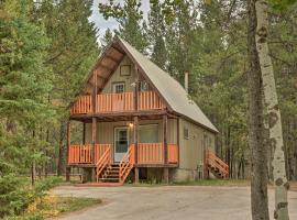 Family Cabin with Fire Pit - 25 Miles to Yellowstone，位于艾兰帕克的度假屋