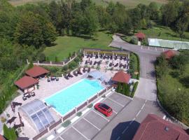 SEDRA Holiday Resort-Adults Only-Bed & Breakfast，位于格拉博瓦茨的带停车场的酒店