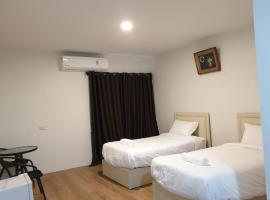 White House Hotel Suphanburi，位于素攀武里的酒店