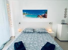 BEACH LAS AMERICAS SUITE，位于法纳贝海滩的酒店