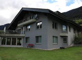 Ferienwohnung für 5 Personen in Cumpadials, inmitten der Surselva，位于苏姆维特格的酒店