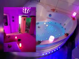 Spa et Sauna Privatif à Biscarosse Plage pour Nuit Romantique balnéothérapie et sauna accessible toute l année dans l appartement petit dejeuner et repas en option reglement sur place，位于比斯卡罗斯的Spa酒店