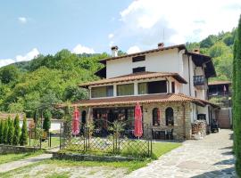 Family Hotel Chiflik Hills，位于奇夫利克的酒店