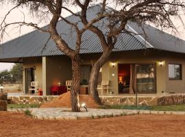 Africa Awaits Lodge & Safaris，位于Gobabis水坑附近的酒店