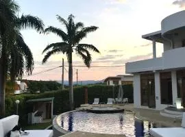 Casa Quinta de Descanso "NUEVA ERA" Via MELGAR - CARMEN DE APICALA -GIRARDOT