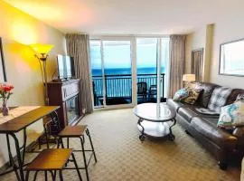 Deluxe Ocean front One Bedroom suite in Sandy Beach Resort