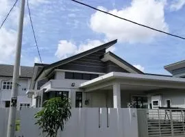 UmarHarraz Homestay#Malay Family Staycation#PEACEFUL AND SPACIOUS#NETFLIX N YOUTUBE#POOL FOR KIDS
