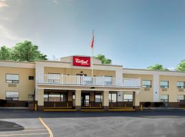 Red Roof Inn & Suites Newburgh - Stewart Airport，位于新温莎St George s Episcopal Church附近的酒店