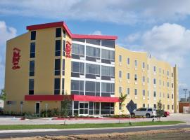 Red Roof Inn & Suites Beaumont，位于博蒙特的酒店