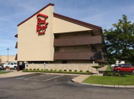 Red Roof Inn Akron，位于亚克朗的汽车旅馆