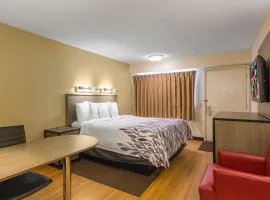 卡拉马祖西红屋顶酒店 - 西密歇根大学