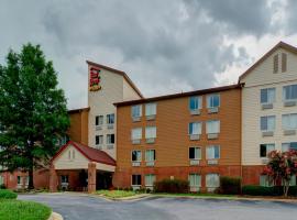 Red Roof Inn PLUS Raleigh Downtown NCSU Conv Center，位于罗利的酒店