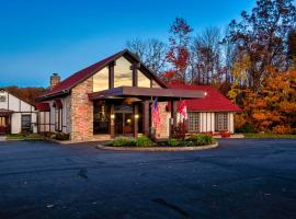 Red Roof Inn & Suites Hazleton，位于黑兹尔顿的浪漫度假酒店