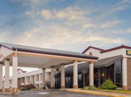 Red Roof Inn & Suites Mt Holly - McGuire AFB，位于维斯坦顿城的酒店
