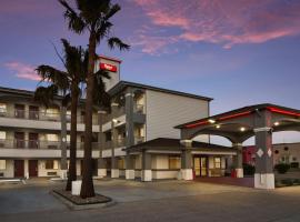 Red Roof Inn PLUS + Galveston - Beachfront，位于加尔维斯敦的酒店