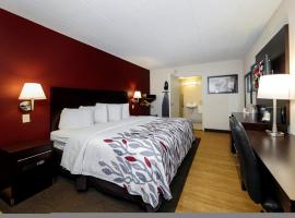 Red Roof Inn Lansing East - MSU，位于兰辛的酒店