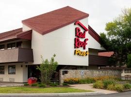 Red Roof Inn PLUS+ Pittsburgh South - Airport，位于匹兹堡的酒店