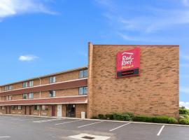 Red Roof Inn PLUS+ Columbus - Worthington，位于哥伦布安海斯- 布希公司附近的酒店