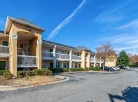 HomeTowne Studios by Red Roof Atlanta NE - Peachtree Corners