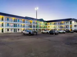 HomeTowne Studios by Red Roof Colorado Springs - Airport