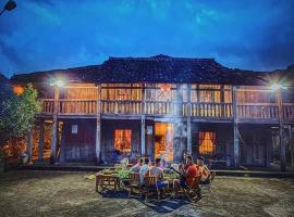 Lo Lo Homestay & Cafe Meo Vac，位于Mèo Vạc的酒店