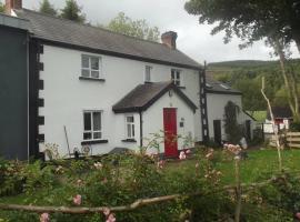 Quarvue Farmhouse, Unique house with views of Mournes and Cooleys，位于Ó Méith的酒店