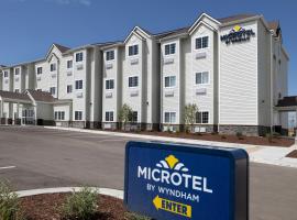 Microtel Inn & Suites by Wyndham Loveland，位于拉夫兰的酒店