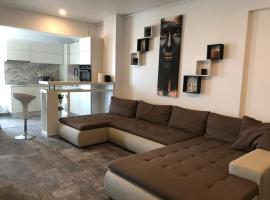 Luxury Westpark 2 Residence Lake View W6，位于布加勒斯特的酒店