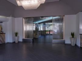 Kristall Palace Hotel，位于阿泰纳卢卡纳的酒店