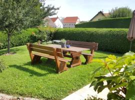 Ferienwohnung Corinna，位于Fehring的酒店