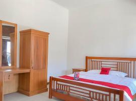 RedDoorz Resort near Darajat Garut，位于加鲁特的酒店