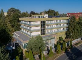 Hotel Fit Hévíz，位于赫维兹的酒店